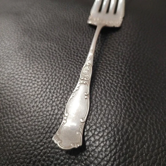 Vtg 1881 Rogers Oneida Flirtation Silverplate Dinner Fork 7 Inch Flatware‎ 19 - Picture 2 of 6